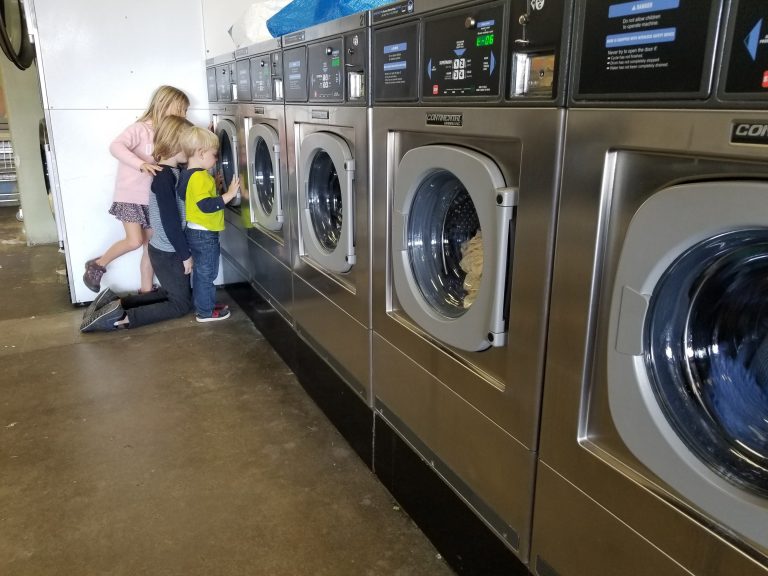 Find a Clean & Affordable Laundromat Near Me